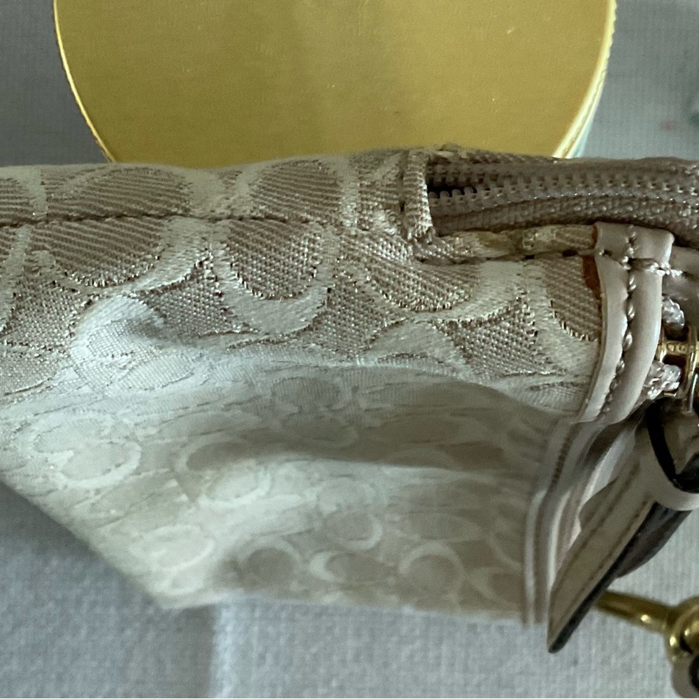 COACH wristlet EUC 2 zip pockets zippers work great cute for night out. $12 - Picture 9 of 11